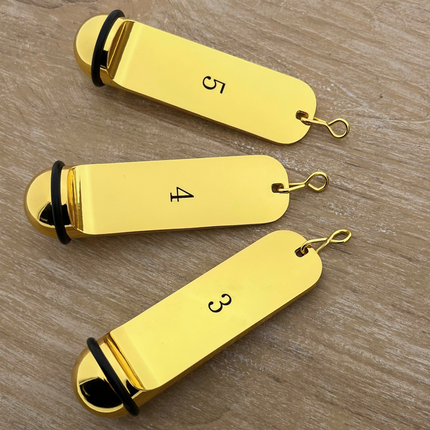 Classico hotel keychain gold engraved - 1 pc