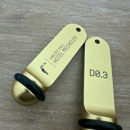 Big Classic gold hotel keychain engraved – 1 pc