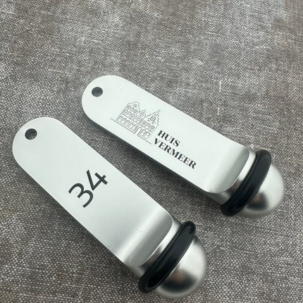 Big Classic silver hotel keychain engraved – 1 pc