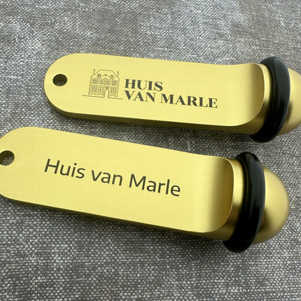 Big Classic gold hotel keychain engraved – 1 pc