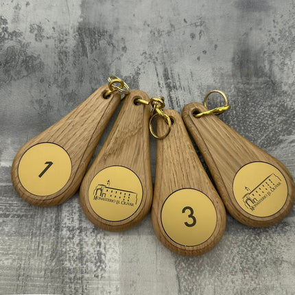 Oaky Drop light brown hotel keychain – 1 pc